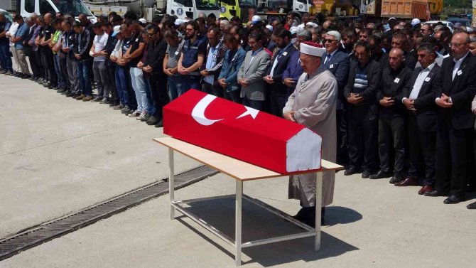 Toprak Altında Kalarak Hayatını Kaybeden İşçi Son Yolculuğuna Uğurlandı