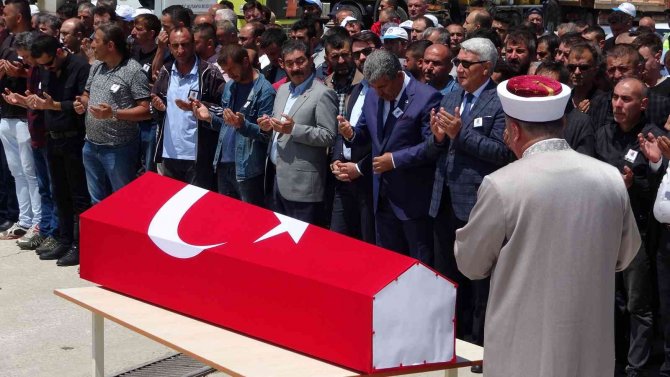 Toprak Altında Kalarak Hayatını Kaybeden İşçi Son Yolculuğuna Uğurlandı