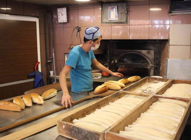 Türkiye Fırıncılar Federasyonu Başkanı: "Ülke Genelinde Ekmeğin Kilogram Fiyatı 20 Liradan Satılmaktadır"