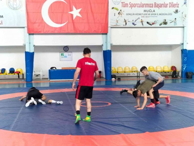 Milli Güreşçilerin Köyceğiz Kampı Sürüyor