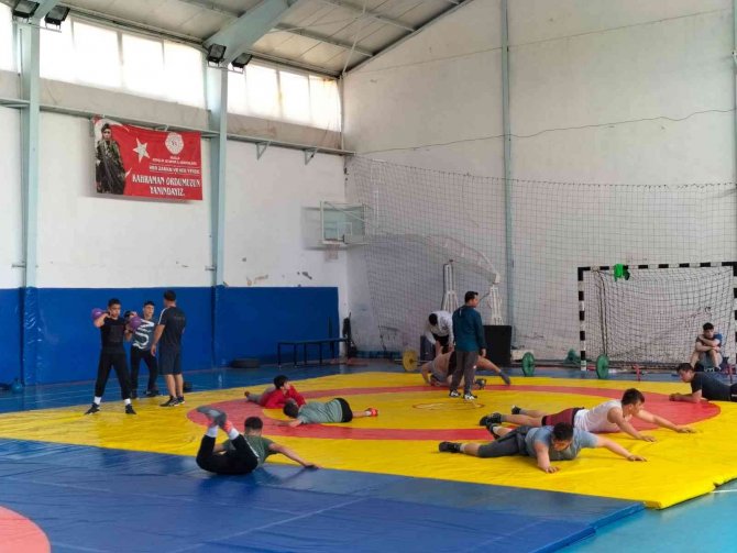 Milli Güreşçilerin Köyceğiz Kampı Sürüyor