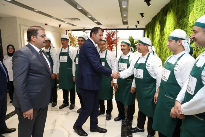 Vali Ayhan Canpolat’ı Hizmetlerinden Dolayı Tebrik Etti