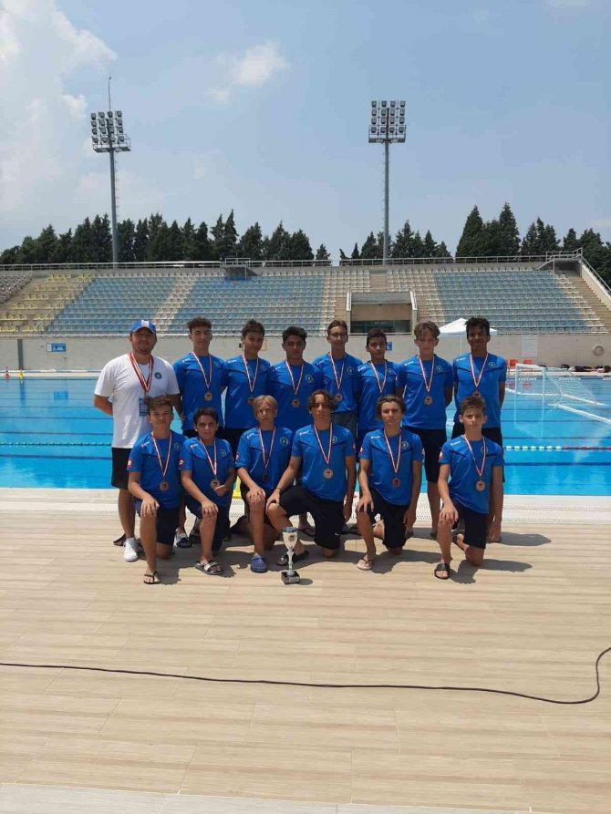Bursa Büyükşehir Belediyespor U15 Sutopu Takımı Ligi Üçüncü Bitirdi