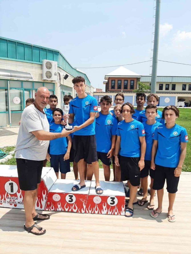 Bursa Büyükşehir Belediyespor U15 Sutopu Takımı Ligi Üçüncü Bitirdi