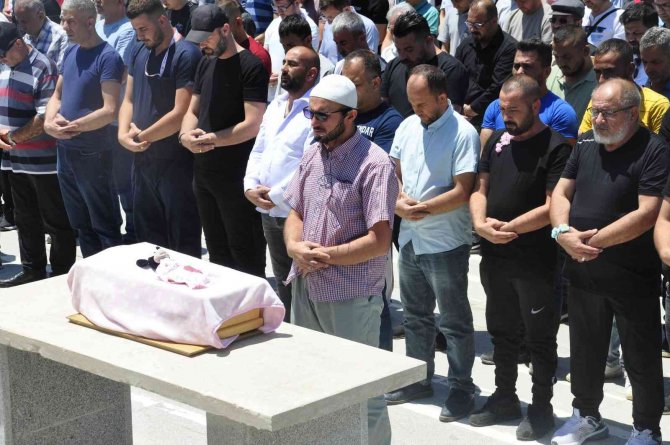 Hayatını Kaybeden 8 Aylık Bebeğe En Acı Veda