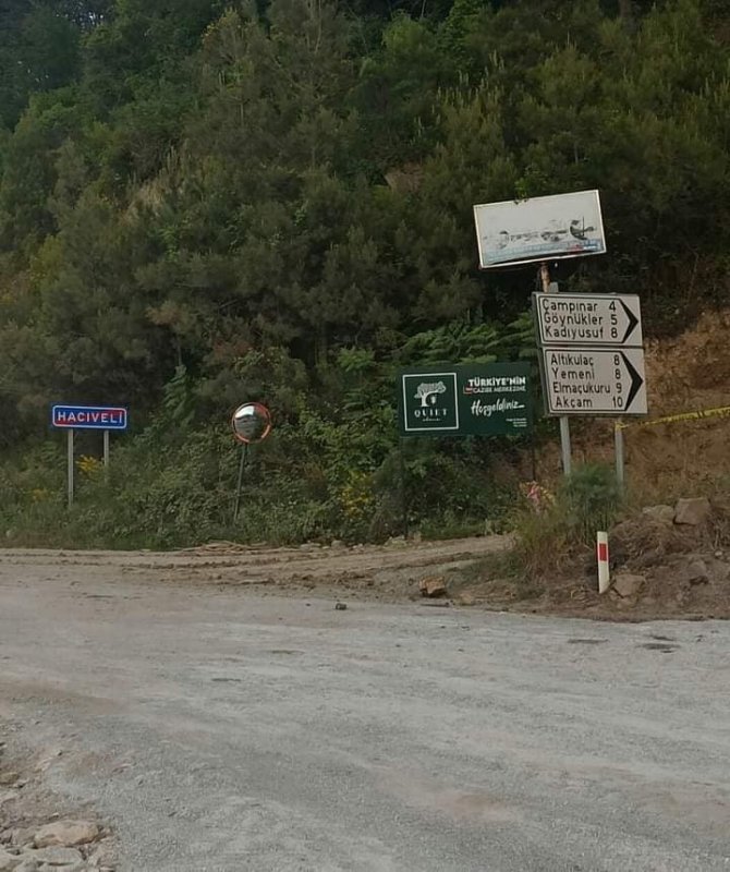 Kastamonu’da Heyelan 7 Köyü Birbirine Bağlayan Grup Yolunu Kapattı