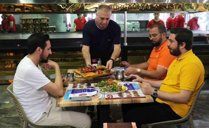 Adana’da Acı Severlere Yeni Lezzet: "Biber İçli Kebap"