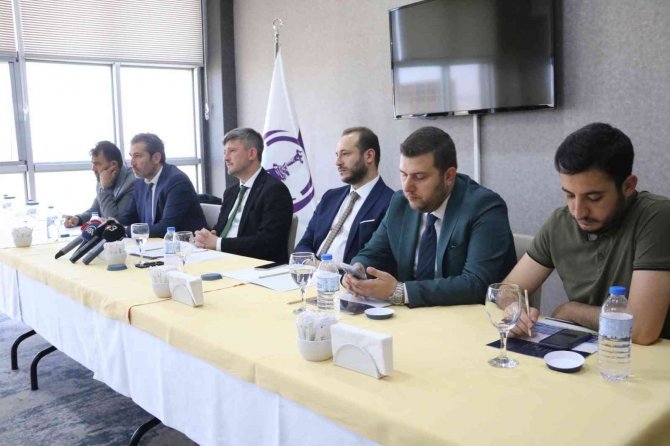 Başkan Karakuş’tan İş Adamlarına Üstü Kapalı Sitem