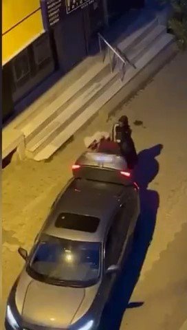 Ataşehir’de Evden Çelik Kasa Çalan Şüpheliler Vatandaş Kamerasına Yakalandı