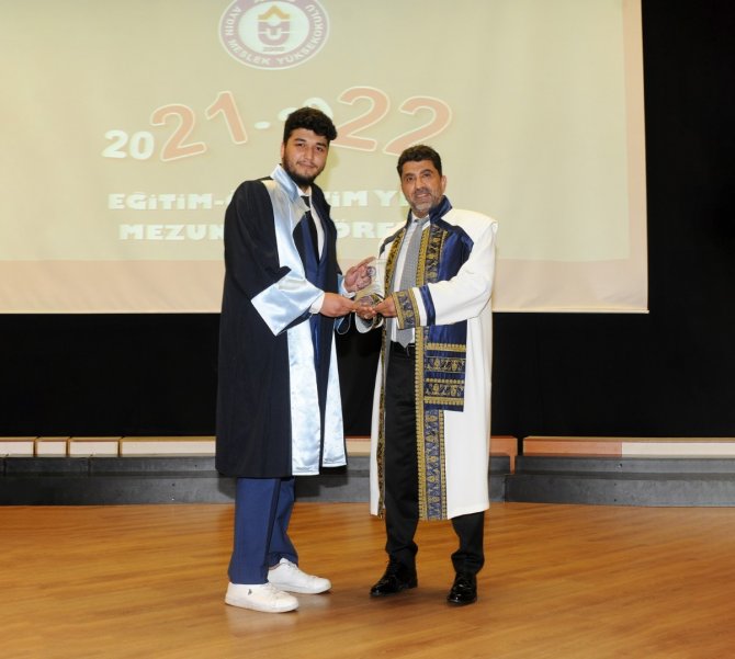 Aydın Myo’da Öğrencilerin Mezuniyet Sevinci