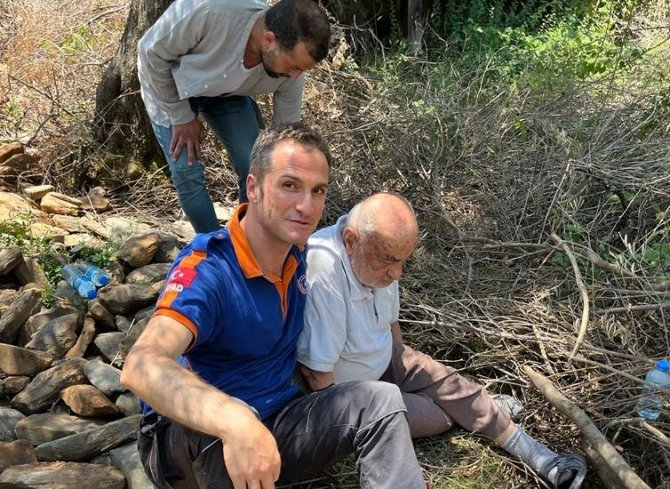 Kaybolan 90 Yaşındaki Alzheimer Hastası Afad Tarafından Bulundu