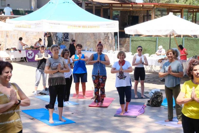 Ayvalıklı Kadınlar Dünya Yoga Günü’nde Buluştu