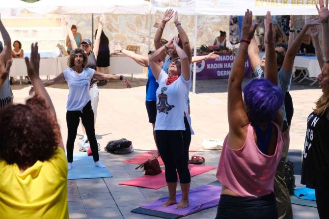 Ayvalıklı Kadınlar Dünya Yoga Günü’nde Buluştu