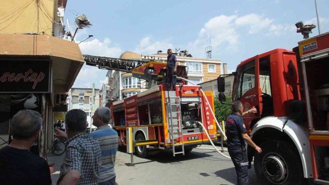 Balıkesir’de Ev Yangını: 1 Kişi Dumandan Etkilendi