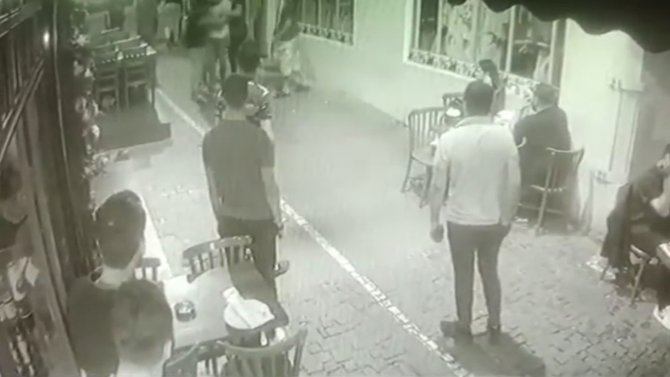 Chp’li Sezgin Tanrıkulu’nun Oğlu Ve Yeğeninin Yaralandığı Bıçaklı Kavga Kamerada
