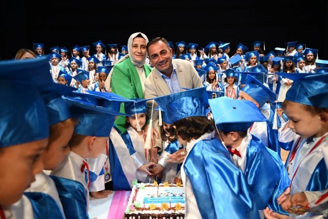 Minikler Kep Atarak Mezun Oldular