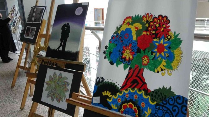 Toplum Ruh Sağlığı Merkezindeki Danışanlar, Çalışmalarını Sergiledi