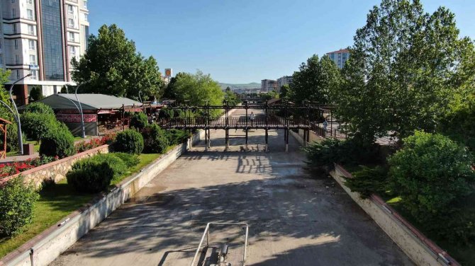Adı Aksu Fakat İçinde Su Yok