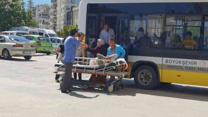 Otobüs Şoförü Rahatsızlanan Yolcuyu Hastaneye Yetiştirdi