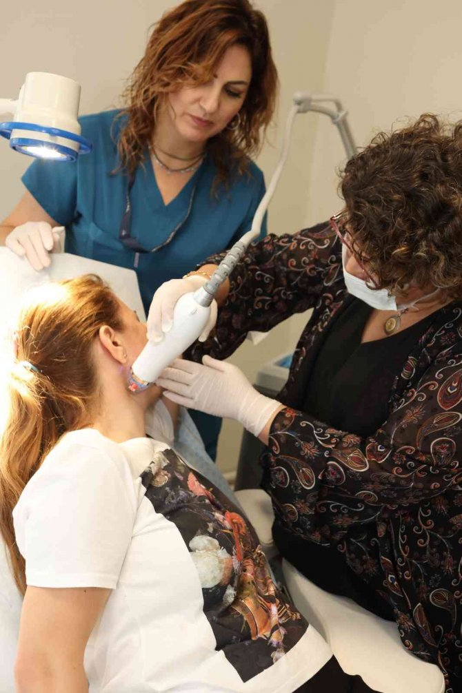 Genç Görünmenin Formülü: Altın İğne