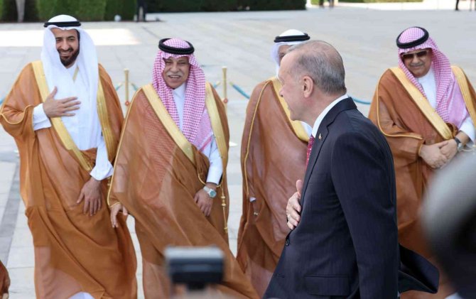 Cumhurbaşkanı Erdoğan, Suudi Arabistan Veliaht Prensi Selman’ı Resmi Törenle Karşıladı