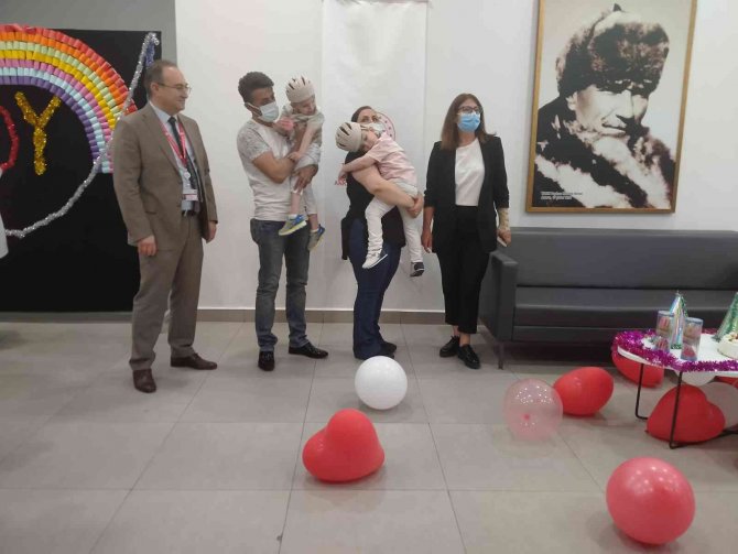 Londra’da Operasyonla Ayrılan Siyam İkizleri Dört Yaşında