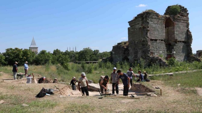 Edirne Sarayı’nda Kazı Çalışmalarında Osmanlı İzleri