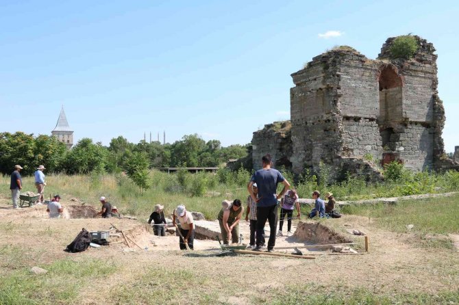 Edirne Sarayı’nda Kazı Çalışmalarında Osmanlı İzleri