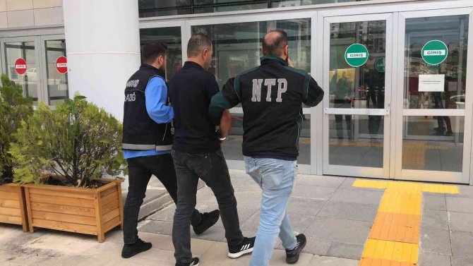 Salça Bidonunda Uyuşturucu Taşıyan 2 Şüpheli Tutuklandı