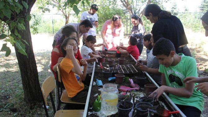 Engelli Çocuklara Bahçe Terapisi