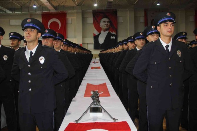 Erzincan’da Polis Adaylarının Coşkulu Mezuniyet Sevinci