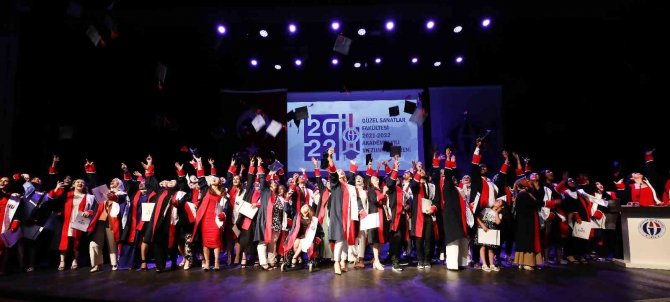 Gaün Güzel Sanatlar Fakültesi’nde Mezuniyet Coşkusu