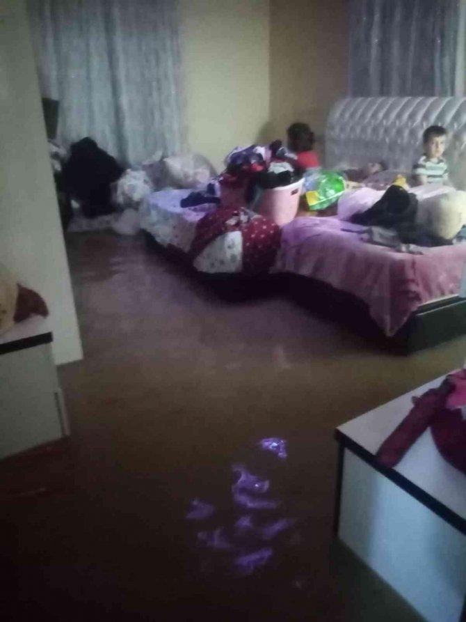 Hatay’da Evleri Su Bastı