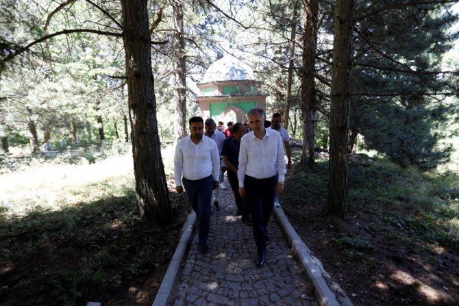 Turgut Alp Türbesi’nin Restorasyon Çalışmaları Sürüyor
