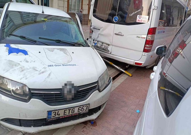 Çalıntı Arabayla Polisten Kaçtı, Ortalığı Savaş Alanına Çevirdi