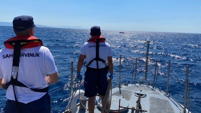 İ̇zmir Açıklarında 124 Düzensiz Göçmen İle 4 Organizatör Yakalandı