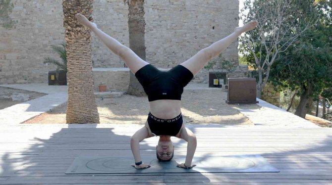 Kuşadası ’Dünya Yoga Günü’nde Tüm Canlılara Nefes Oldu