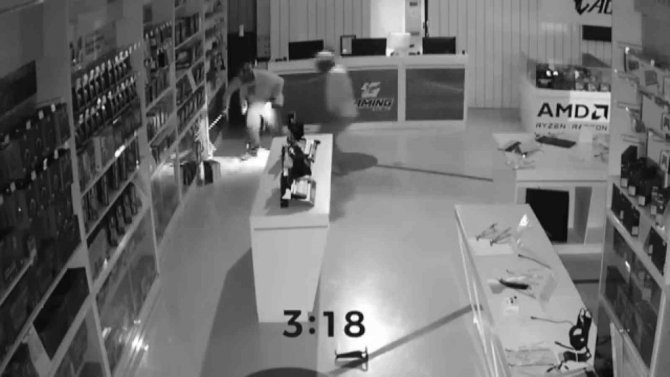 Ümraniye’de Teknoloji Mağazasında 3 Dakikada 3 Milyonluk Soygun Kamerada