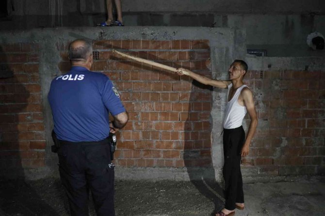 Motosikletin Plakasını Maske İle Kapatıp Silahlı Saldırıya Giden Şüpheli Polis Tarafından Yakalandı