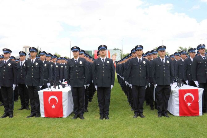 Polis Meslek Eğitim Merkezi’nde Mezuniyet Sevinci