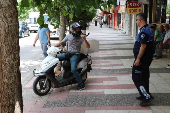 Kaldırımlara Bırakılan Motosikletlerle İlgili Uygulama Yapıldı