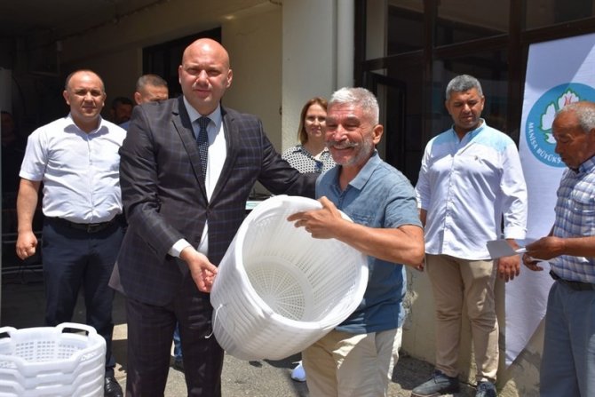 Büyükşehirden Salihlili Üreticilere Sepet Desteği