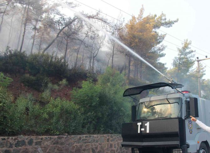 Denizli’nin Toma’sı Marmaris’teki Yangına Müdahale Ediyor