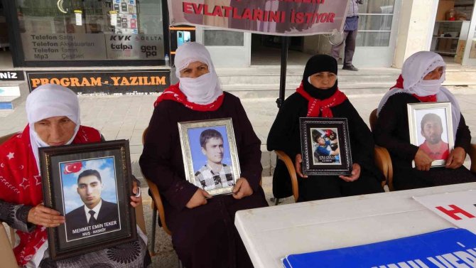 Evlat Nöbeti Tutan Baba: "Hdp’ye Diyoruz Ki Çocuklarımızı Nasıl Götürüp Pkk’ya Vermişsen Yine O Şekilde Git, Bize Getir"