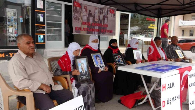 Evlat Nöbeti Tutan Baba: "Hdp’ye Diyoruz Ki Çocuklarımızı Nasıl Götürüp Pkk’ya Vermişsen Yine O Şekilde Git, Bize Getir"