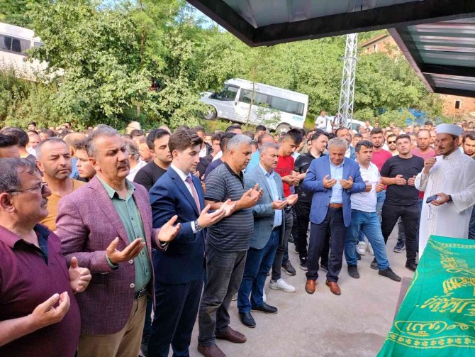 Derede Balık Avlarken Hayatını Kaybeden 2 Kuzen Son Yolculuğuna Uğurlandı