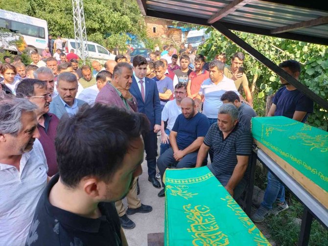 Derede Balık Avlarken Hayatını Kaybeden 2 Kuzen Son Yolculuğuna Uğurlandı