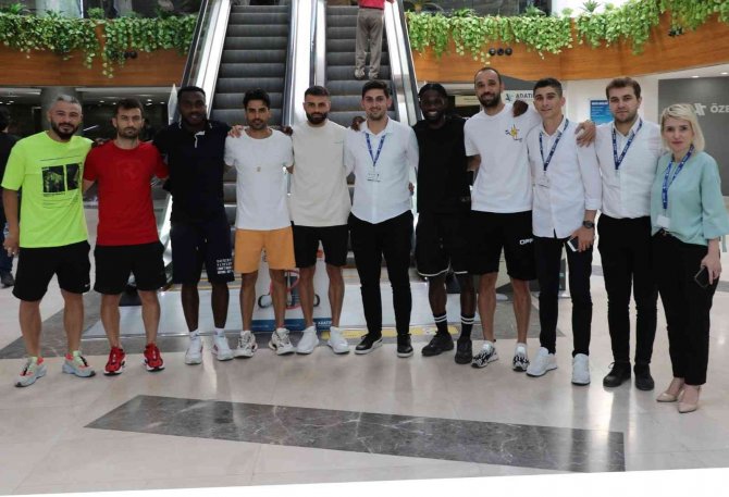 Sakaryaspor Oyuncuları Sağlık Kontrollerinde