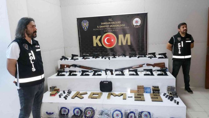 Samsun Polisinden Kaçakçılık Operasyonu: 19 Tabanca Ele Geçirildi, 4 Kişi Gözaltına Alındı