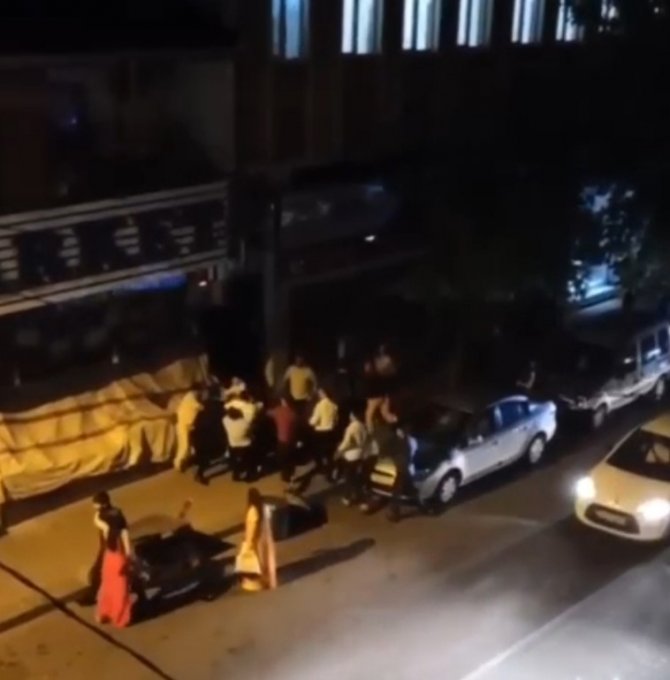 Düğünden Çıktılar, Kavgaya Tutuştular, O Anlar Kamerada